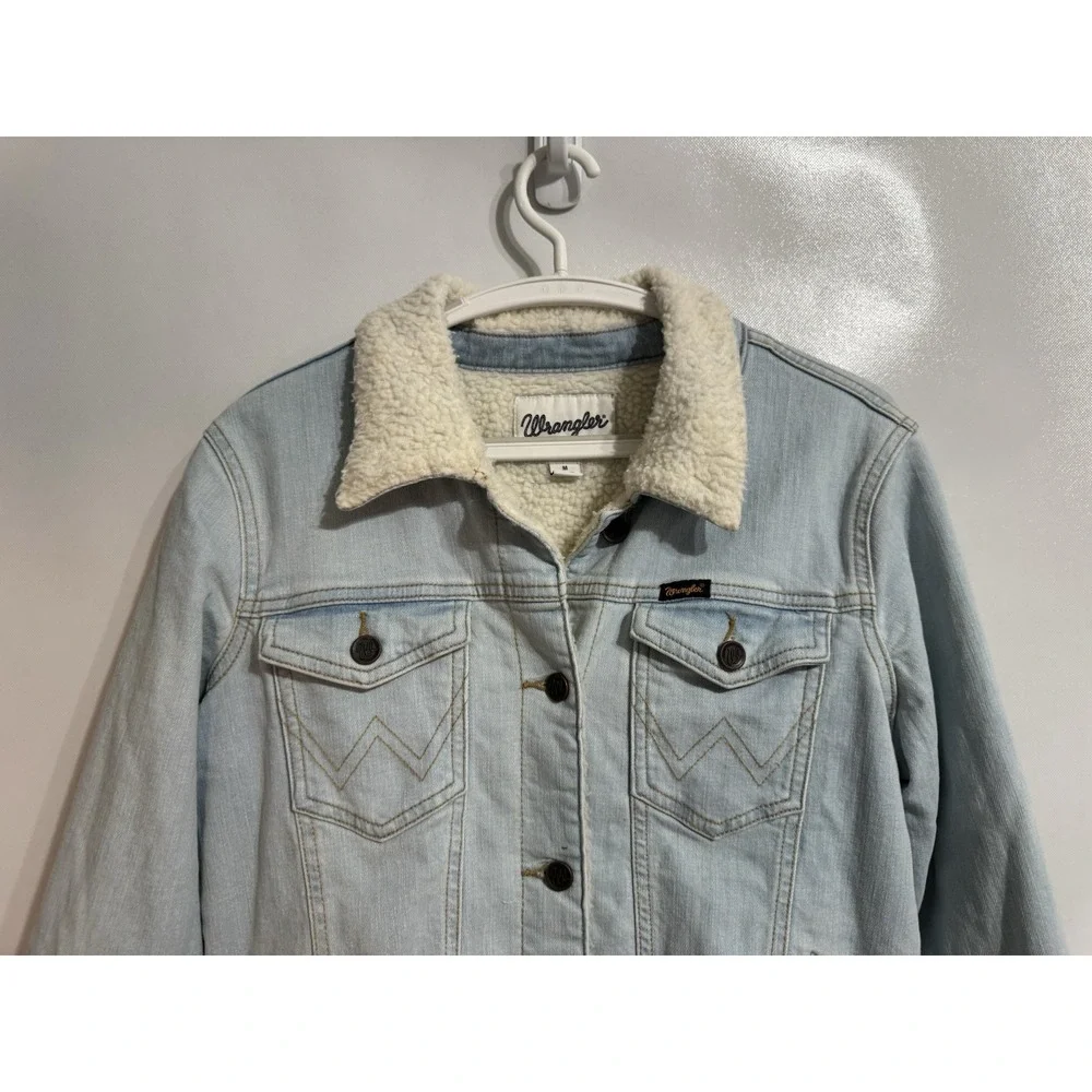 Wrangler Medium Sherpa Lined Denim Jacket Classic Western Trucker Light Wash